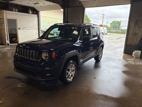 Used 2019 Jeep Renegade Sport w/ Sport Appearance Group AWD/4WD image 3