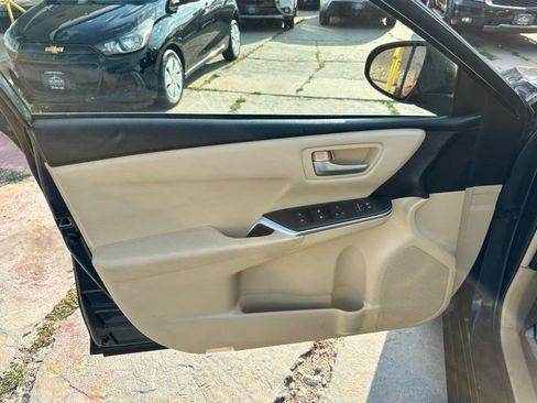 Used 2017 Toyota Camry LE FWD image 10