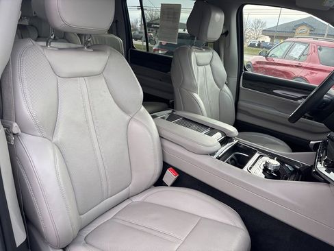 Used 2022 Jeep Wagoneer Series III image 30