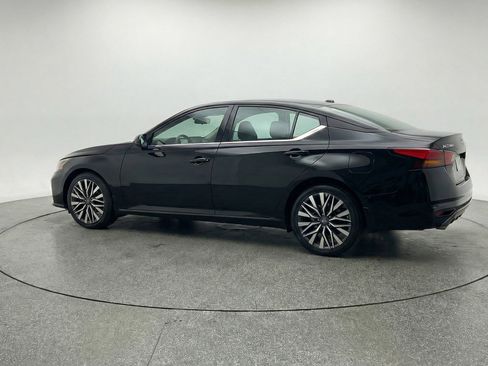 Used 2025 Nissan Altima 2.5 SV FWD image 6