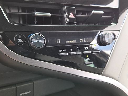 Used 2024 Toyota Camry SE FWD image 19