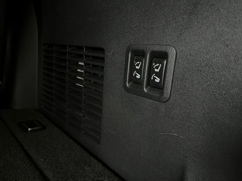 Used 2013 Nissan Armada Platinum image 7