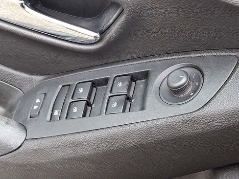 Used 2018 Chevrolet Trax LS image 25