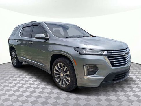 Used 2023 Chevrolet Traverse Premier FWD image 2