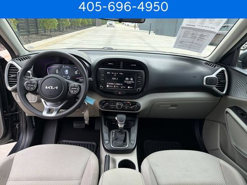 Used 2023 Kia Soul LX FWD image 15