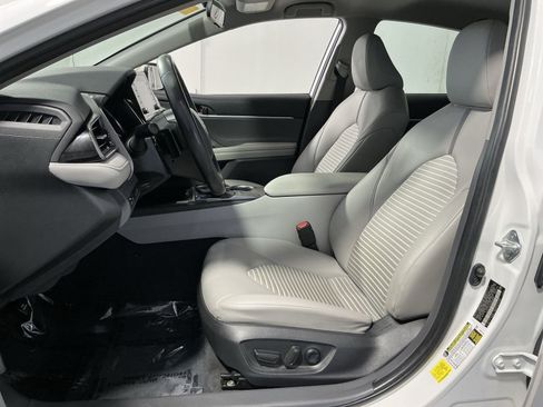 Used 2022 Toyota Camry SE FWD image 14