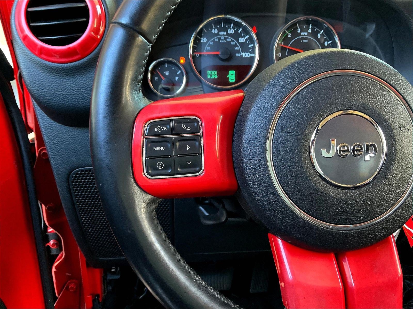 Used 2017 Jeep Wrangler Unlimited Sahara w/ Connectivity Group AWD/4WD image 11