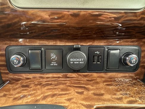 Used 2020 Nissan Armada Platinum w/ Captain's Chairs Package AWD/4WD image 37