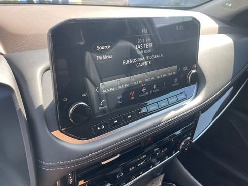 Used 2023 Nissan Rogue SL w/ SL Premium Package image 15