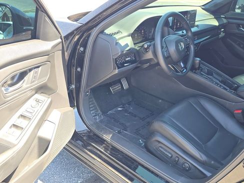 Used 2023 Honda Accord Sport image 9