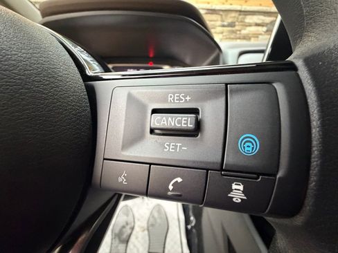 Used 2023 Nissan Rogue SV image 22