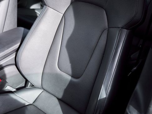 Used 2021 Porsche Taycan 4S image 46