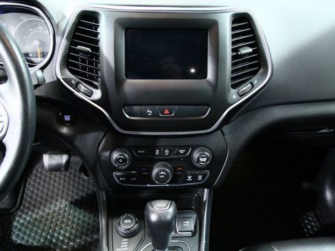 Used 2019 Jeep Cherokee Latitude Plus w/ Cold Weather Group image 21