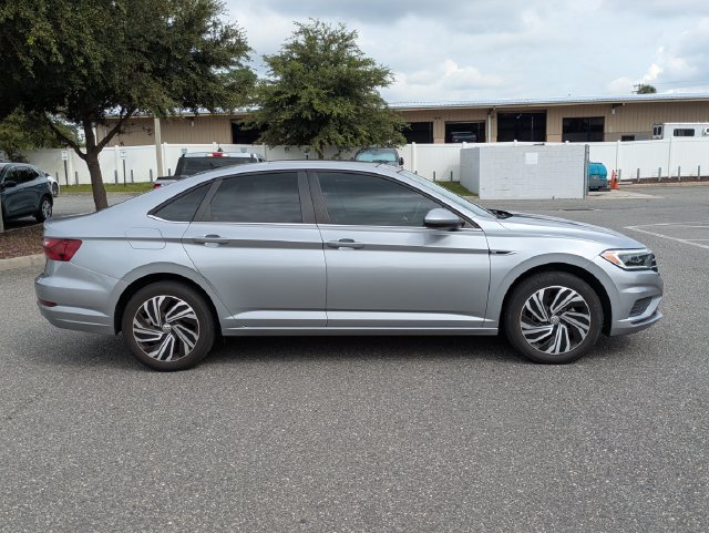 Used 2021 Volkswagen Jetta SEL FWD image 2