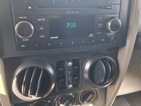 Used 2007 Jeep Wrangler Unlimited Sahara image 2