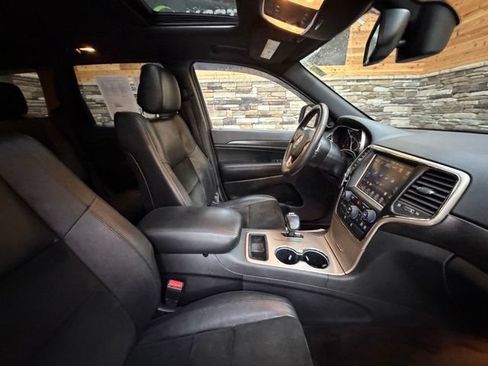 Used 2015 Jeep Grand Cherokee Altitude AWD/4WD image 16