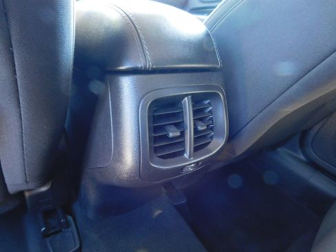 Used 2020 Jeep Cherokee Latitude FWD image 11