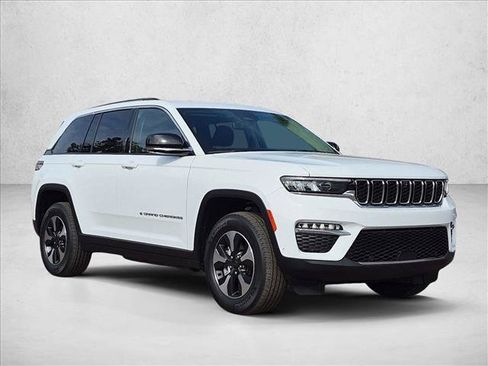 Used 2022 Jeep Grand Cherokee Limited 4xe w/ Luxury Tech Group II AWD/4WD image 3