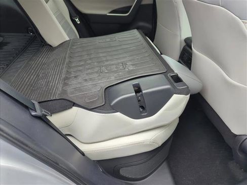 Used 2020 Toyota RAV4 Limited image 27