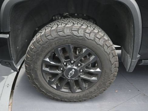 Used 2025 Chevrolet Silverado 2500 High Country w/ High Country Premium Package AWD/4WD image 9