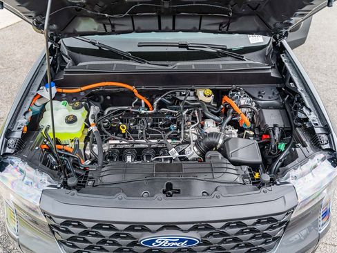 New 2025 Ford Maverick XL image 16