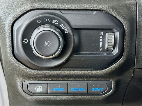 Used 2023 Jeep Wrangler Unlimited Sahara w/ Cold Weather Group AWD/4WD image 16