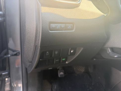 Used 2020 Nissan Rogue S FWD image 5