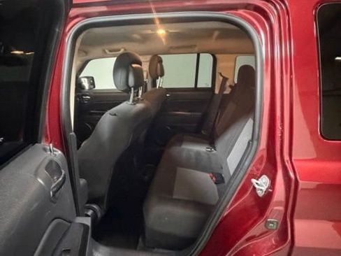 Used 2017 Jeep Patriot Sport w/ Power Value Group AWD/4WD image 19