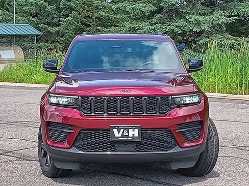 Used 2024 Jeep Grand Cherokee Altitude AWD/4WD image 26