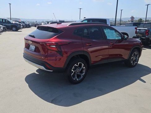 Used 2025 Chevrolet Trax LT w/ Driver Confidence Package FWD image 8