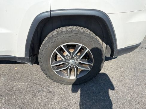 Used 2018 Jeep Grand Cherokee Limited AWD/4WD image 6