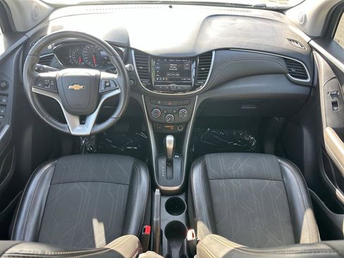 Used 2018 Chevrolet Trax LT w/ LT Convenience Package image 10