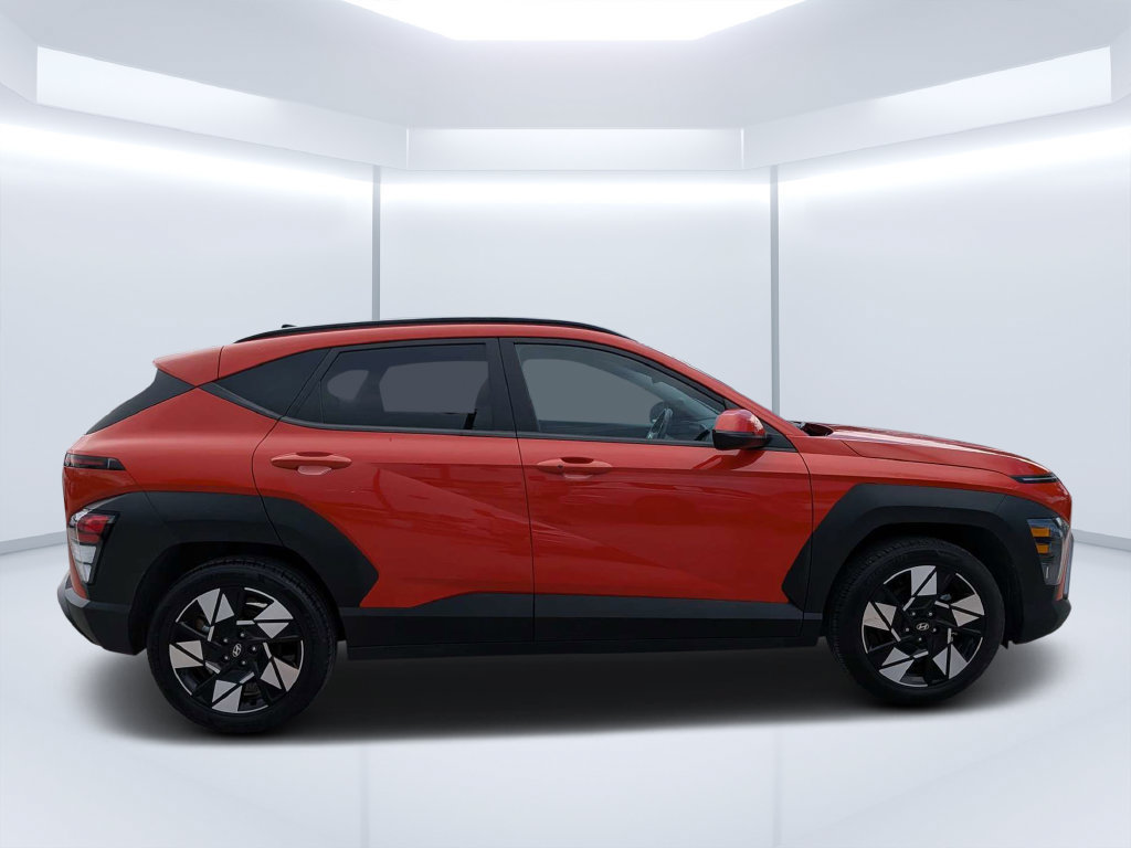 Used 2025 Hyundai Kona SEL FWD image 2