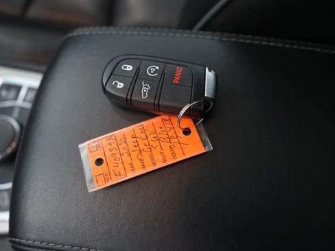 Used 2020 Jeep Grand Cherokee Overland AWD/4WD image 27