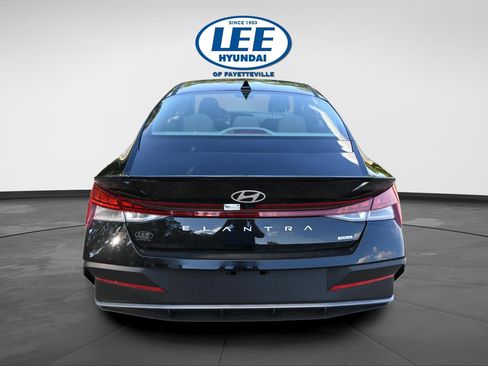 New 2025 Hyundai Elantra SEL FWD image 4