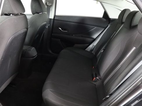 Used 2022 Hyundai Elantra SEL FWD image 16