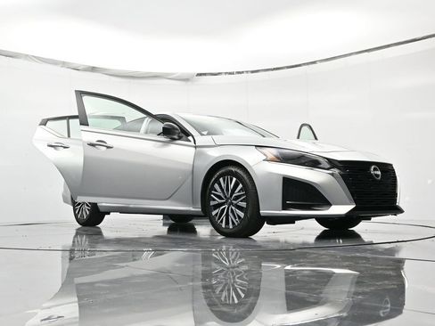 Used 2024 Nissan Altima 2.5 SV image 56