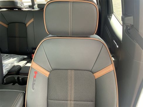 New 2025 GMC Canyon AT4 image 25