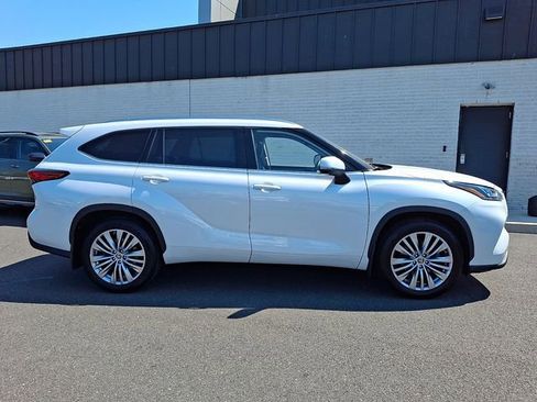 Used 2023 Toyota Highlander Platinum AWD/4WD image 7