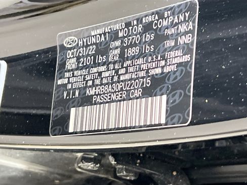 Used 2023 Hyundai Venue SE image 29