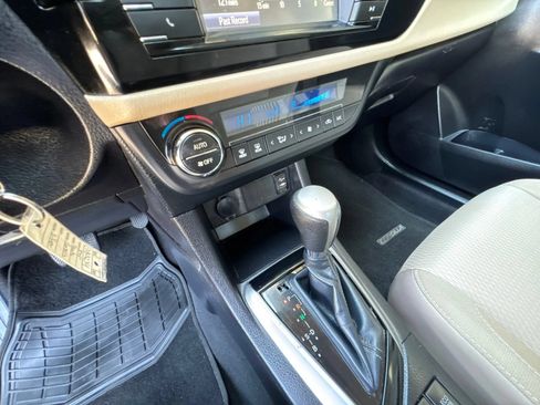 Used 2015 Toyota Corolla LE FWD image 77