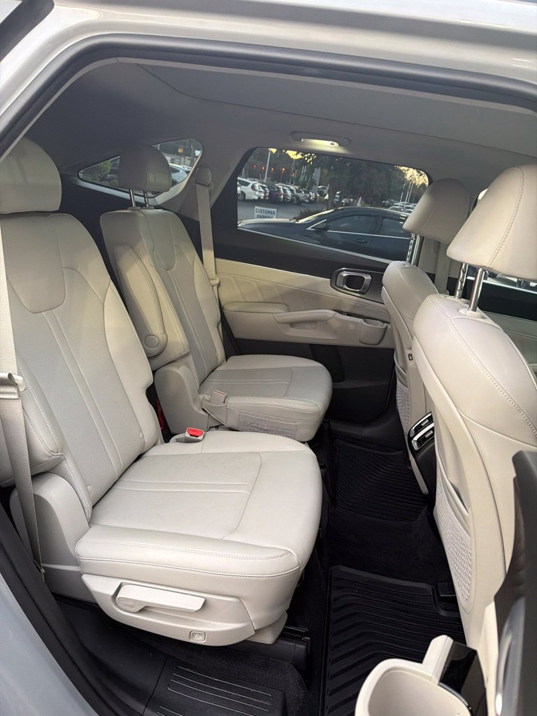 Used 2023 Kia Sorento SX AWD/4WD image 6