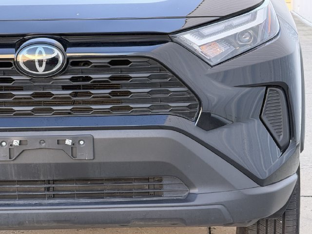 Used 2025 Toyota RAV4 XLE AWD/4WD image 9