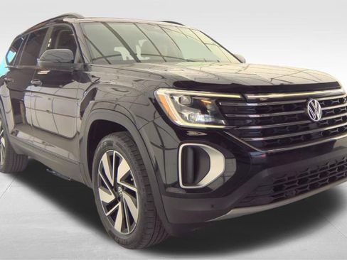 Used 2024 Volkswagen Atlas SE w/ Panoramic Sunroof Package AWD/4WD image 4