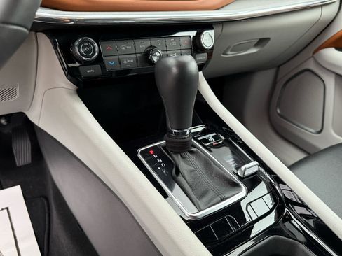 Used 2024 Jeep Compass Limited image 23