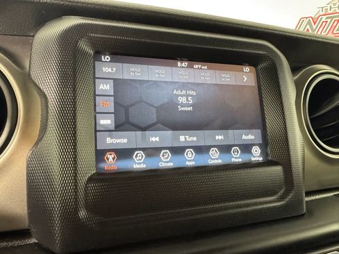 Used 2018 Jeep Wrangler Unlimited Sport S image 19