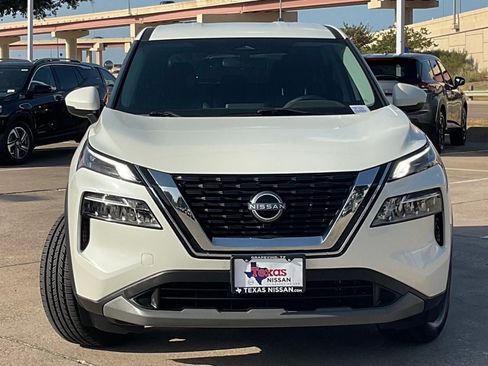 Used 2022 Nissan Rogue SV FWD image 9