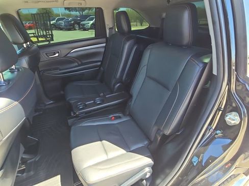 Used 2019 Toyota Highlander Limited Platinum image 15