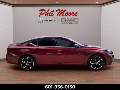 Used 2024 Nissan Altima 2.5 SR w/ SR Premium Package FWD image 1