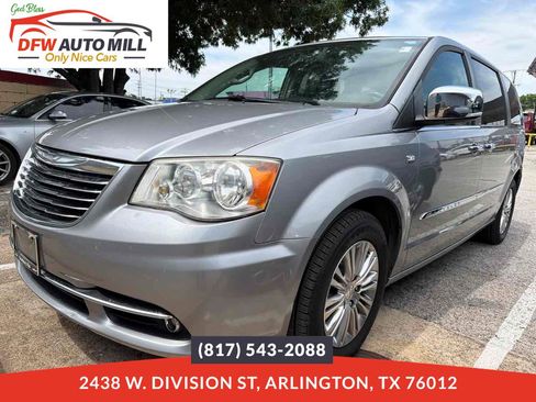 Used 2014 Chrysler Town & Country Touring-L FWD image 1